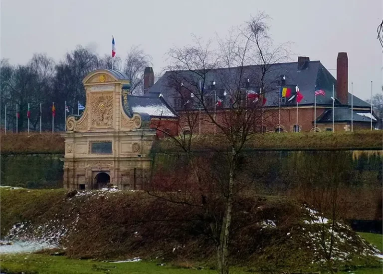 Les remparts et les fossés de la Citadelle Vauban